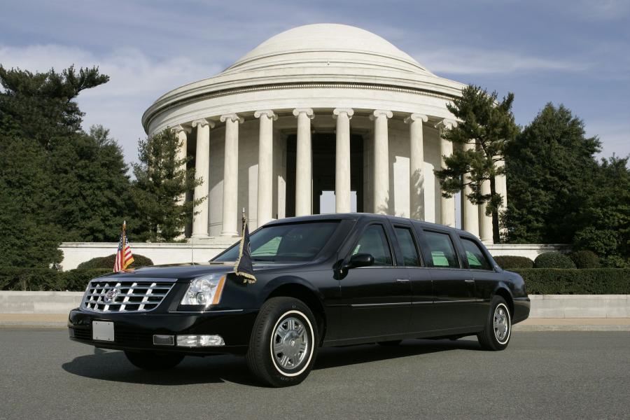  Cadillac DTS Presidential State Car 2005 года  (фото 4 из 12)